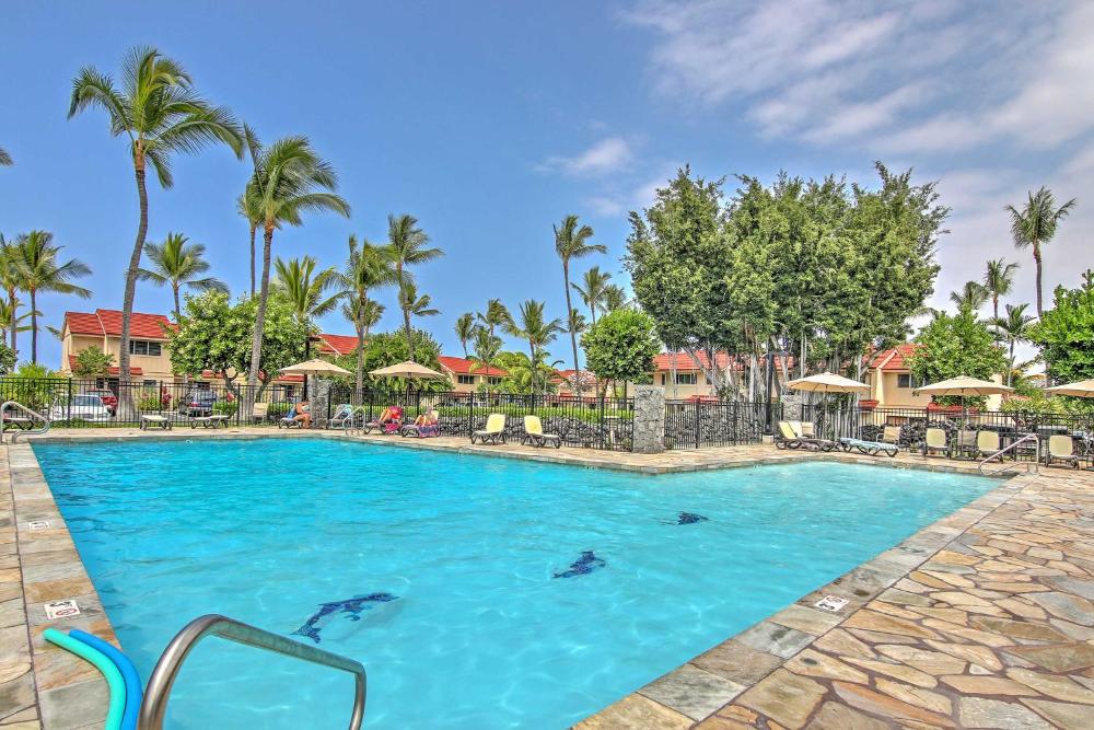 Airy Oceanfront Kailua-Kona Gem with Community Pool